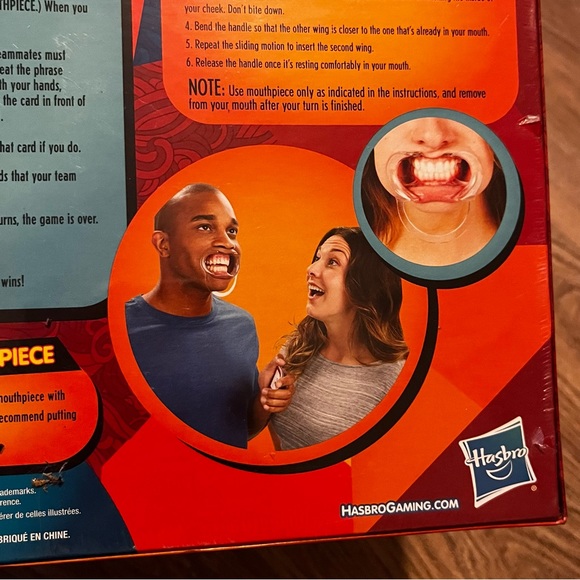 Hasbro Speak Out Game Board with 10 Mouthpieces Brand New/Sealed - Picture 5 of 7